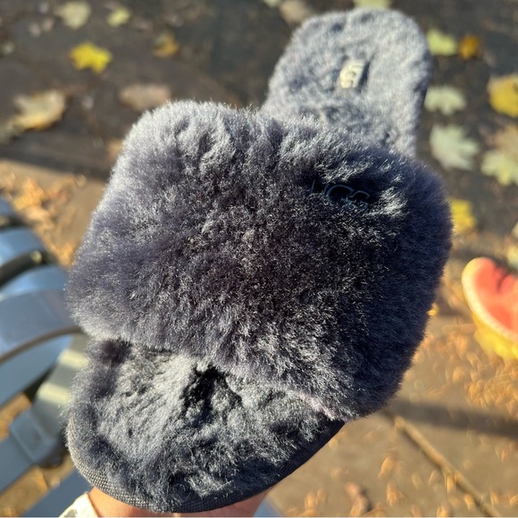 UGG navy blue Fluffy Slippers size 7 slides NWOT - Picture 2 of 10